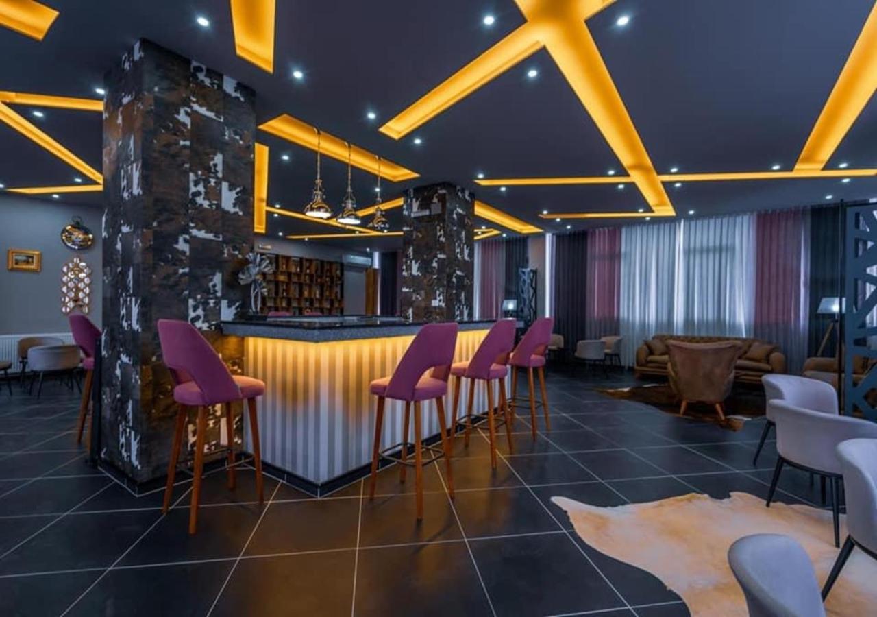 Hotel & Resort Bon Bon Suto Orizari Bagian luar foto