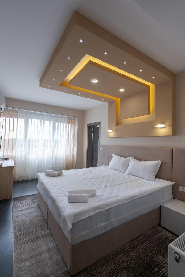 Hotel & Resort Bon Bon Suto Orizari Bagian luar foto